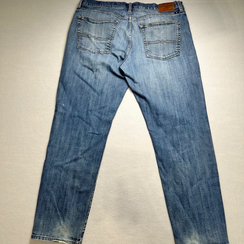 Lucky Brand 221 Straight Jeans Mens 38x32 Blue Medium Wash Denim Classic Fit - Picture 3 of 14